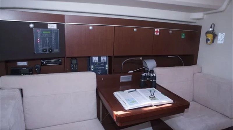 Hanse 415