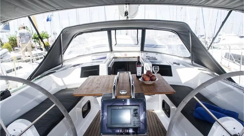 Hanse 415