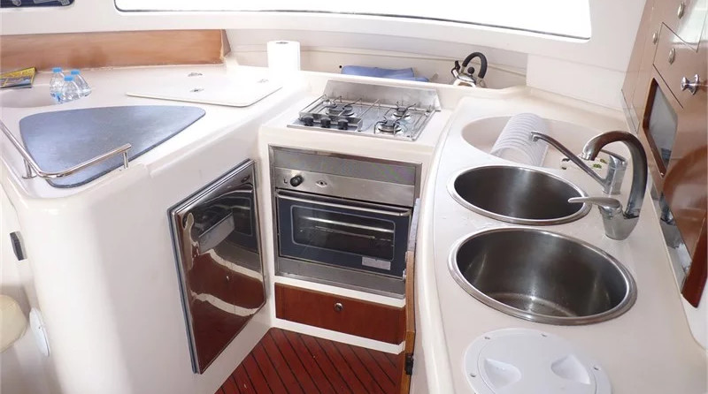 Fountaine pajot belize 43