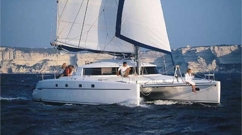 Fountaine pajot belize 43