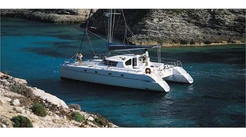 Fountaine pajot belize 43