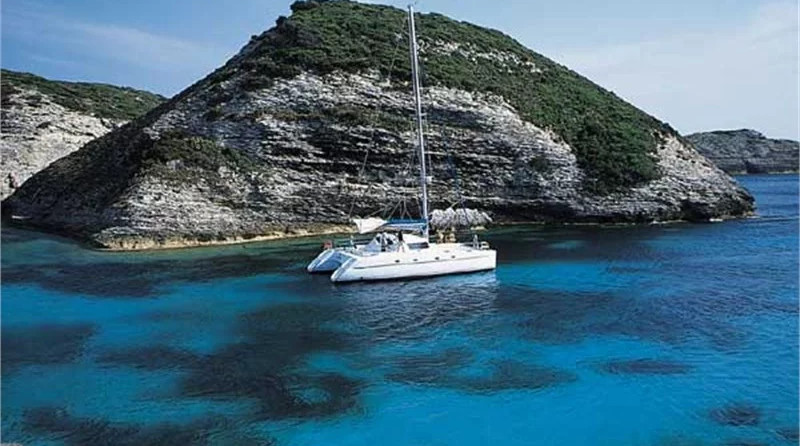 Fountaine pajot belize 43