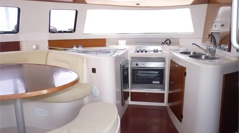 Fountaine pajot belize 43