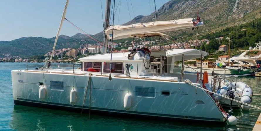 Lagoon 400 - 4 + 2 cab.