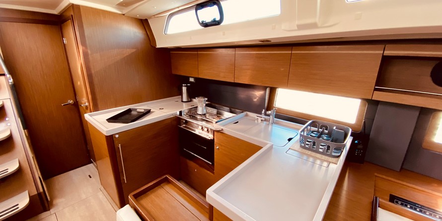 Beneteau Oceanis 51.1