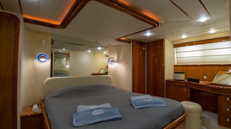 Ferretti 68