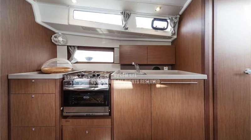 Beneteau Oceanis 38.1