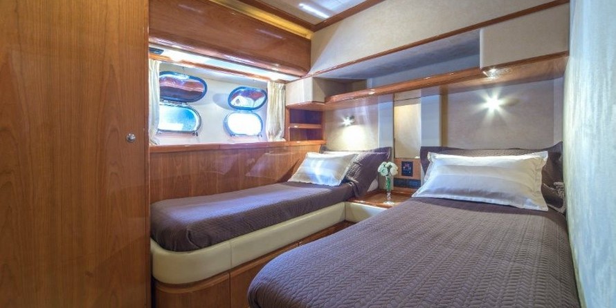 Ferretti 760