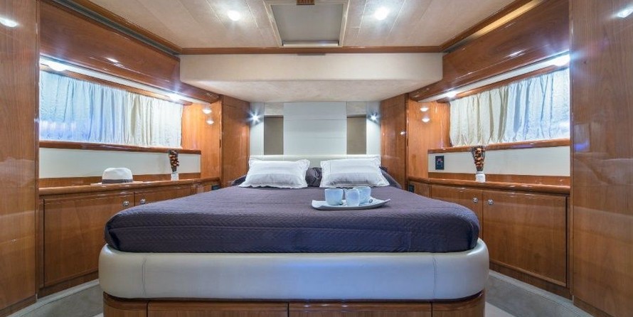Ferretti 760