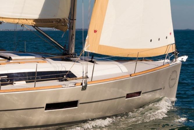 Dufour 382