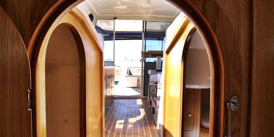 SAS Vektor Adriana 950