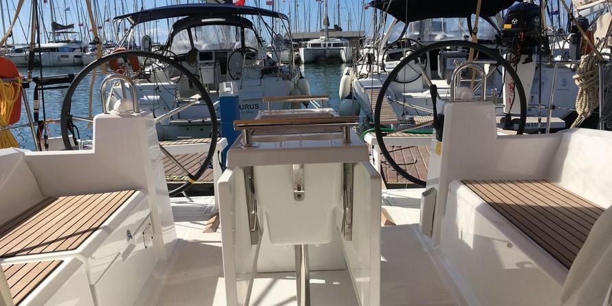 Beneteau Oceanis 38