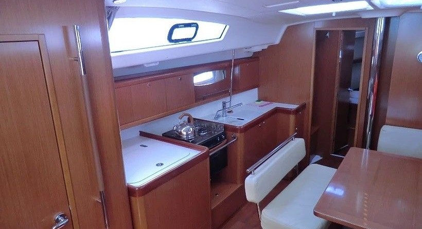 Beneteau Oceanis 43