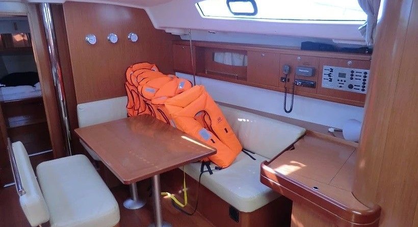 Beneteau Oceanis 43