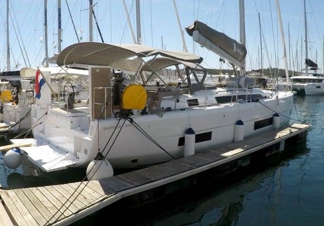 Dufour 470