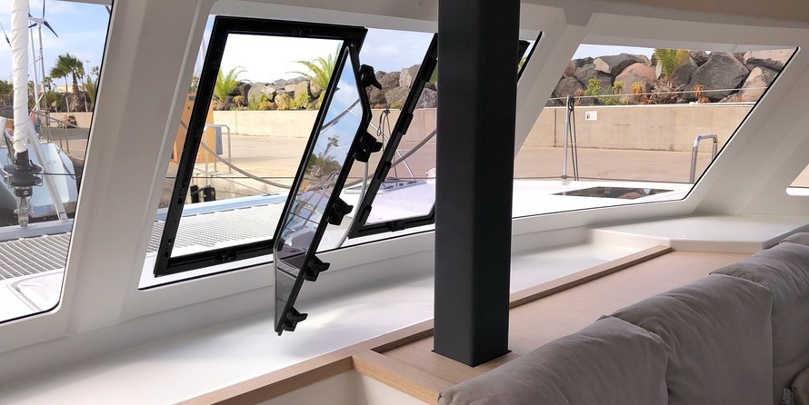 Fountaine Pajot Lucia 40