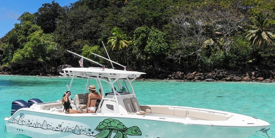 328 Sea Fox Commander