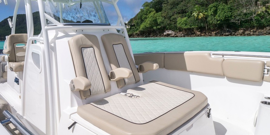 328 Sea Fox Commander