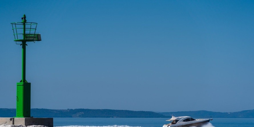 Riviera 5000 Sport Yacht