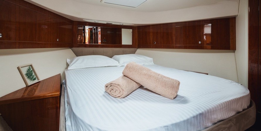 Riviera 5000 Sport Yacht