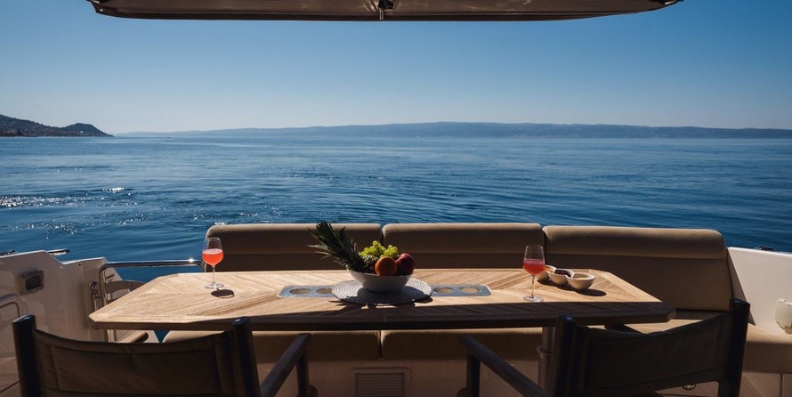 Riviera 5000 Sport Yacht