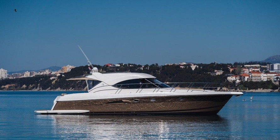 Riviera 5000 Sport Yacht