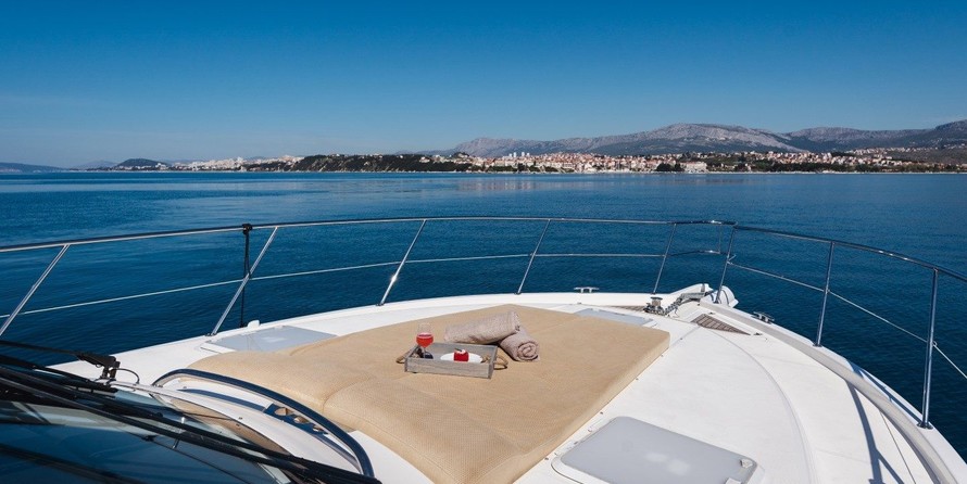 Riviera 5000 Sport Yacht