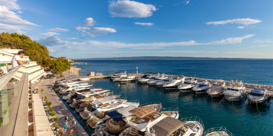 Riviera 5000 Sport Yacht