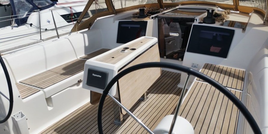 Dufour 382