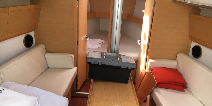 Beneteau Oceanis 35