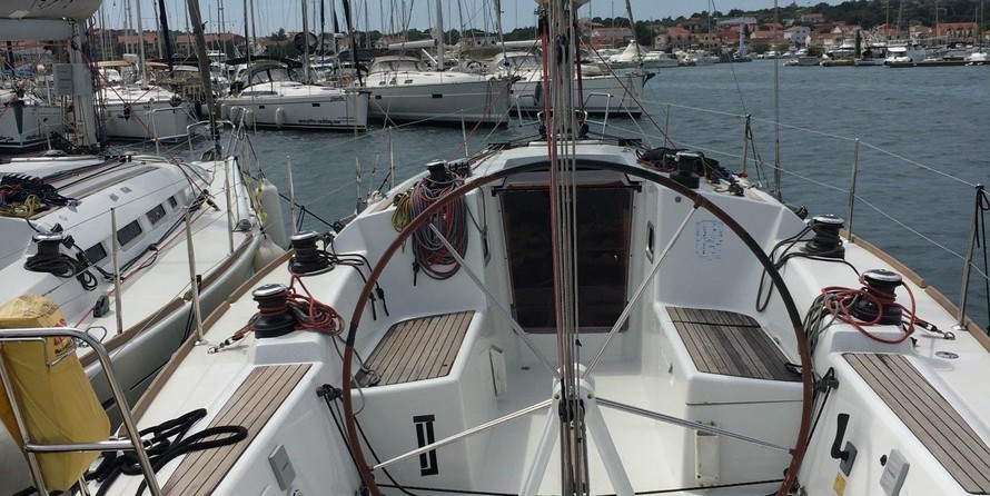 Beneteau Oceanis 35