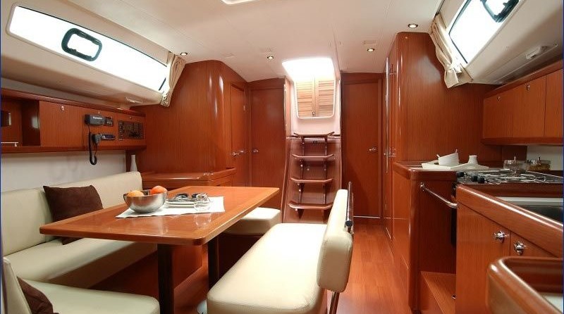 Beneteau Oceanis 43