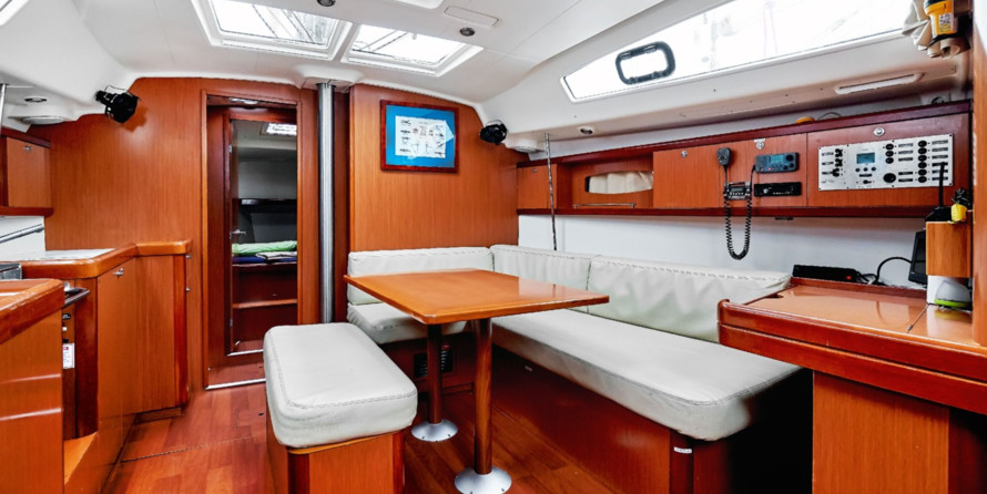 Beneteau Oceanis 43