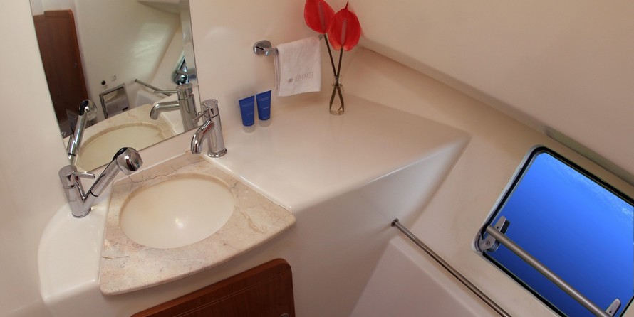 Fountaine pajot belize 43