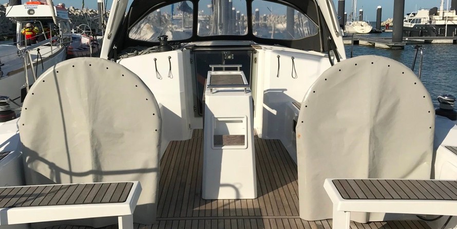 Beneteau Oceanis 38