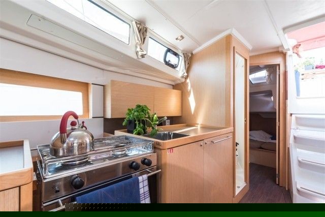 Beneteau Oceanis 38