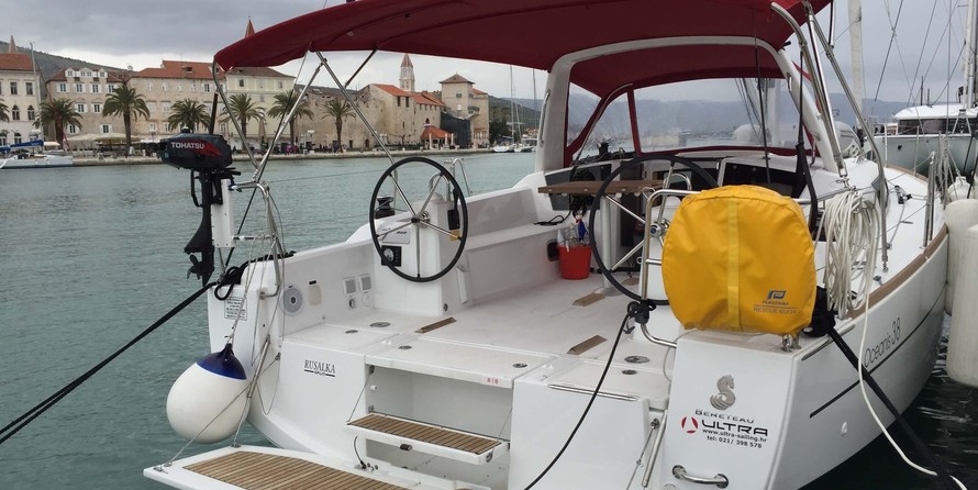 Beneteau Oceanis 38