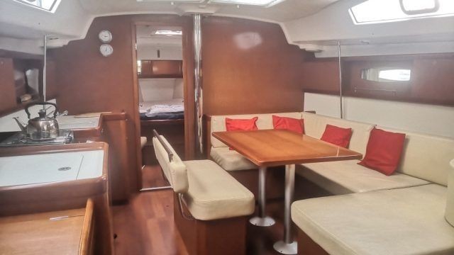 Beneteau Oceanis 43