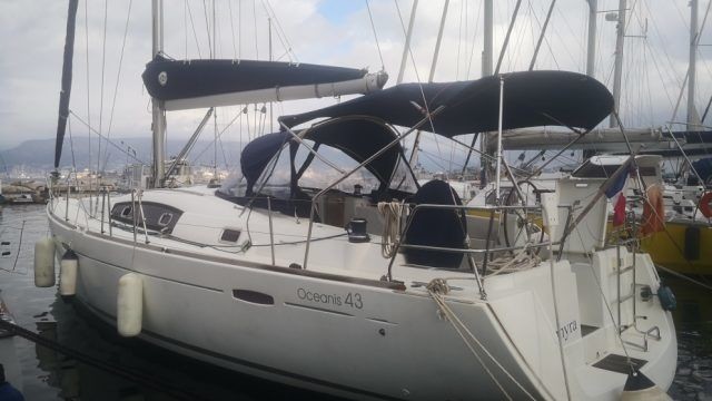 Beneteau Oceanis 43