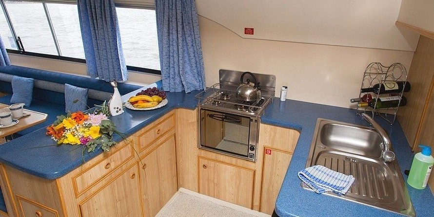 B & b boat builders core sound 17