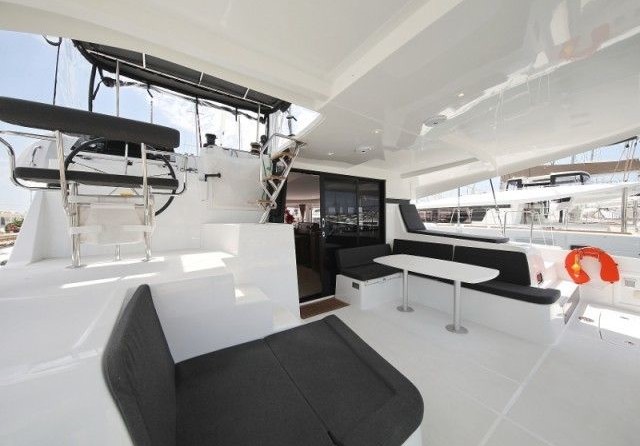 Lagoon 42