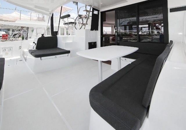Lagoon 42