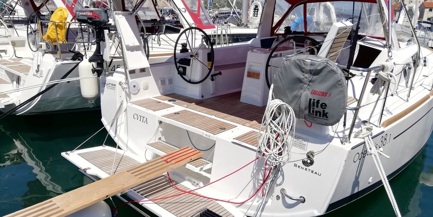 Beneteau Oceanis 38