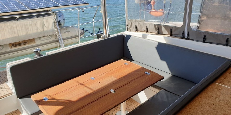 Lagoon 421