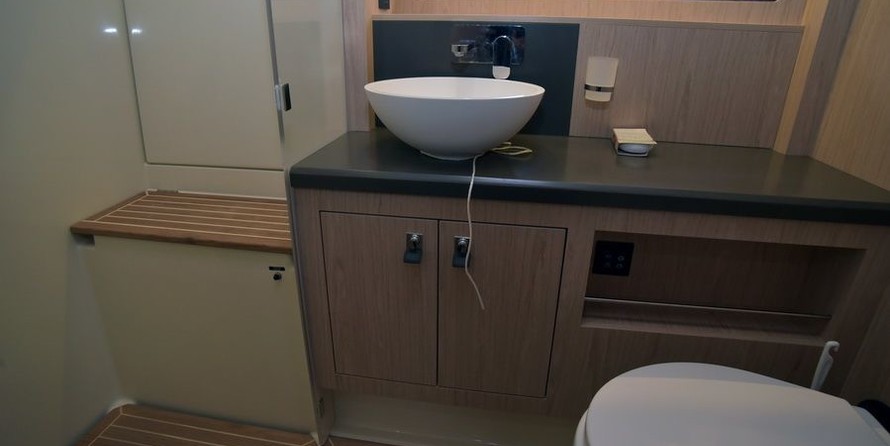 Beneteau Oceanis Yacht 62