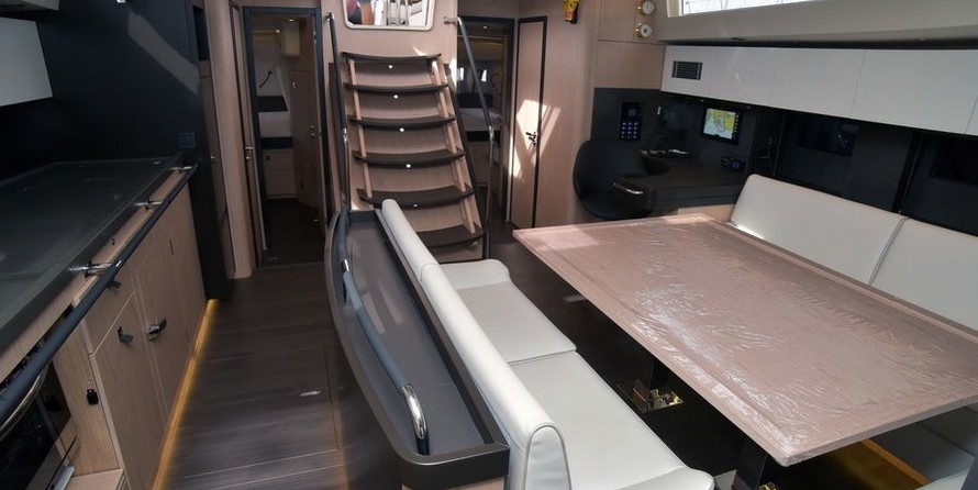 Beneteau Oceanis Yacht 62