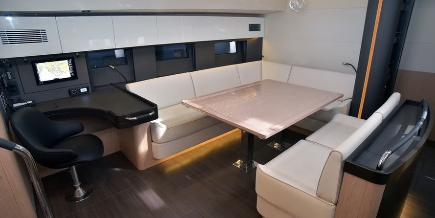 Beneteau Oceanis Yacht 62