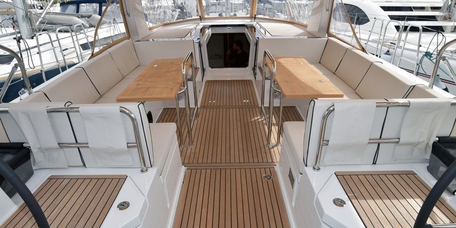 Beneteau Oceanis Yacht 62