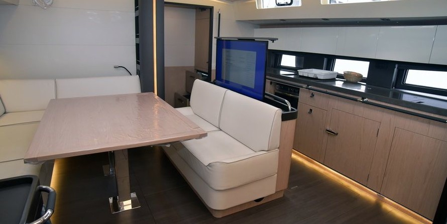Beneteau Oceanis Yacht 62