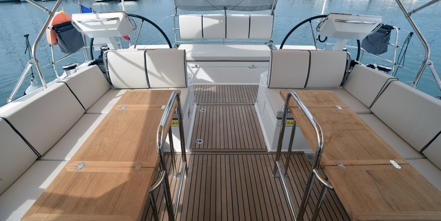 Beneteau Oceanis Yacht 62